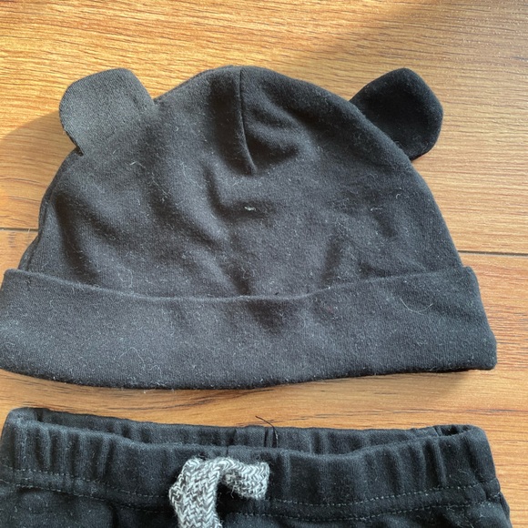 2 Piece Mickey Mouse Outfit - Picture 3 of 5